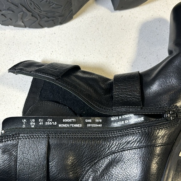 Ladies CLARKS BLACK LEATHER BOOTS WITH BUCKLES - Picture 7 of 9